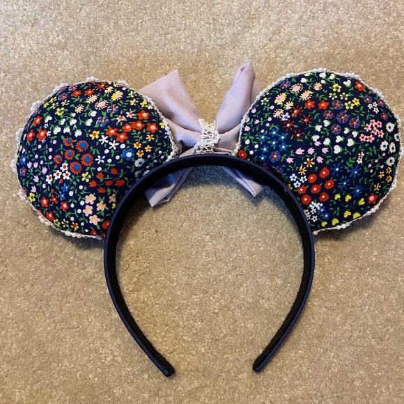 Minnie Mouse Ears - Picture 2 of 4